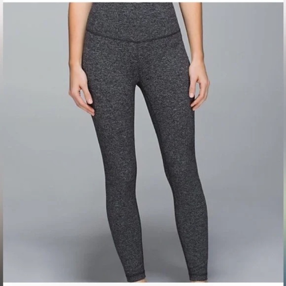 Lululemon herringbone winder under